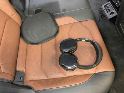 Монитор в подголовник автомобиля